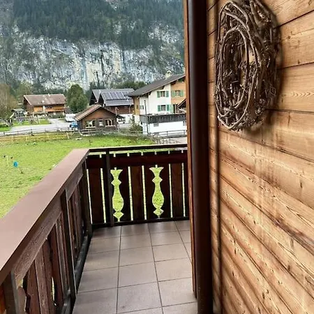 Charming In Апартаменты Кандерштег